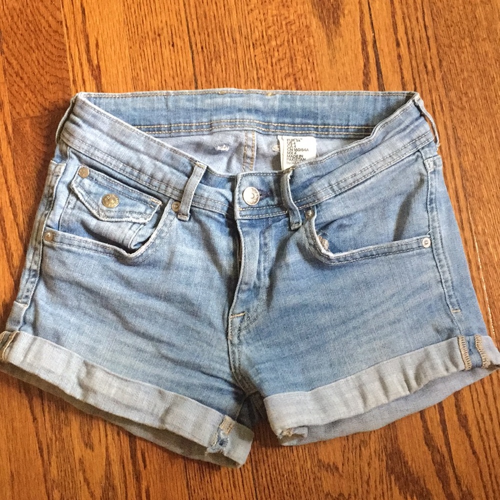 H&M bleu low waisted denim shorts